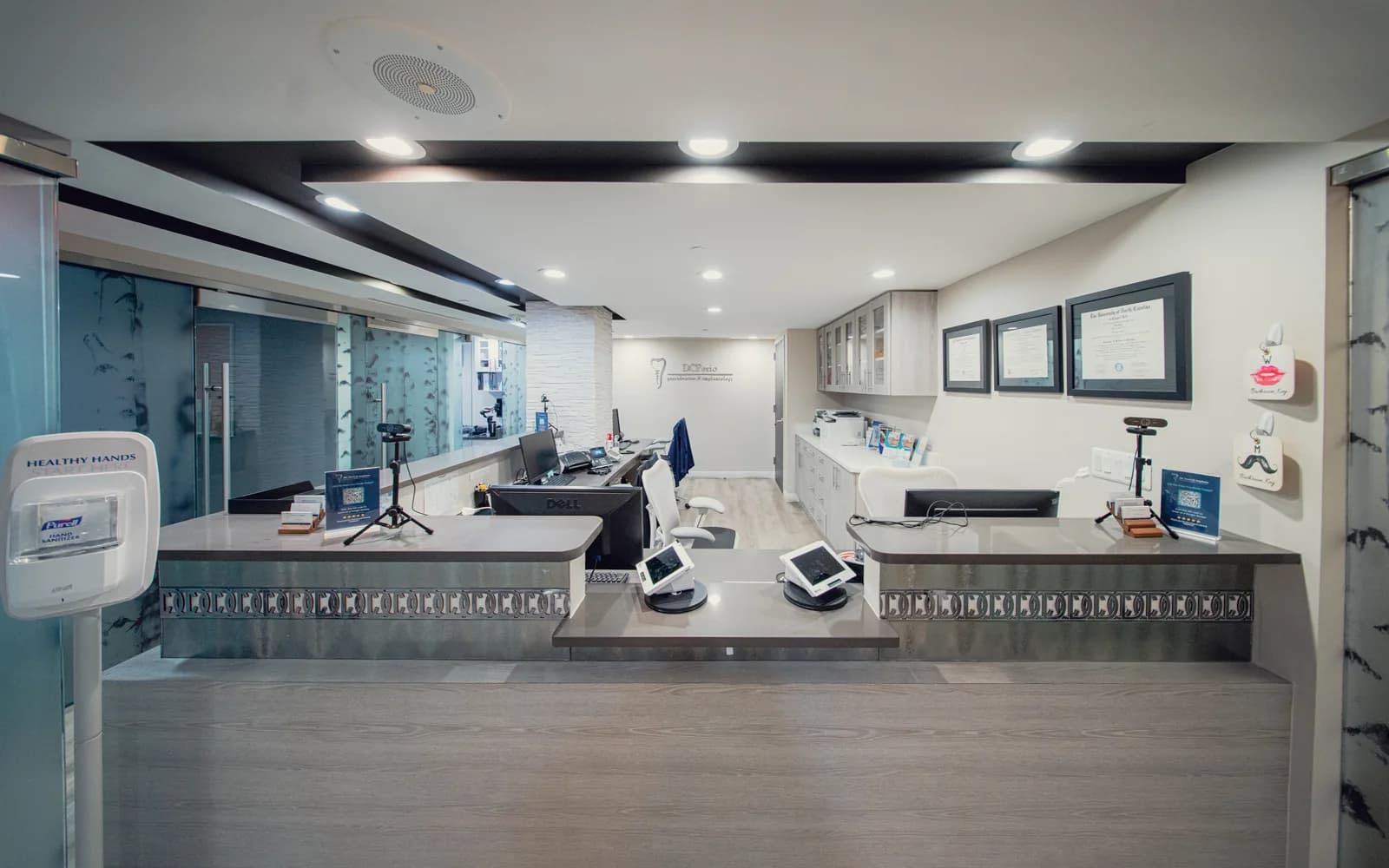 Front desk and reception at the DC Perio & Implants Farragut Square office