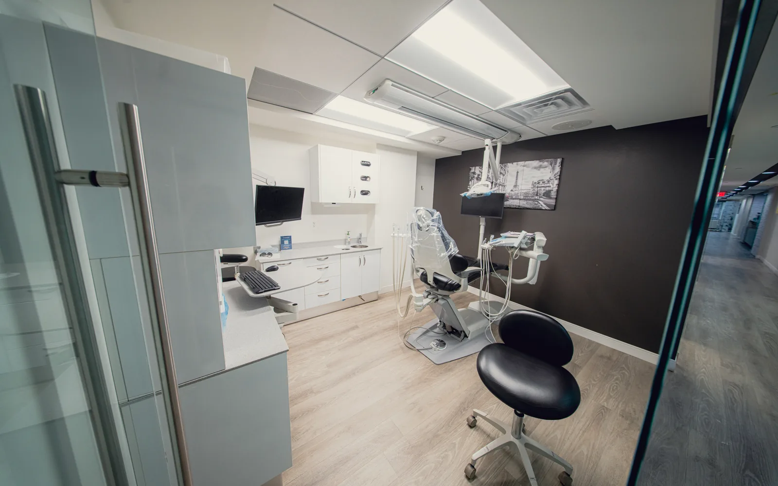Treatment room at the DC Perio & Implants Farragut Square office